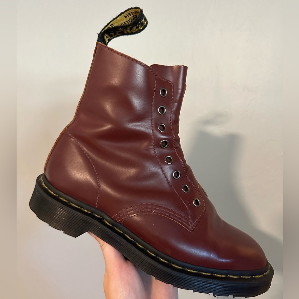 Dr Marten 1460 laceless boots